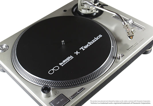 Dr. Suzuki x Technics Disc Mat in use on a turntable, enhancing platter stability and sound quality.